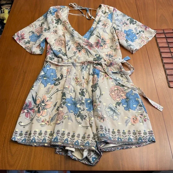 Charlotte Russe cream floral romper - Picture 1 of 2